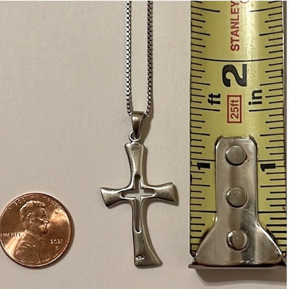 925 Sterling Silver Necklace w Cross Pendant - Picture 6 of 7